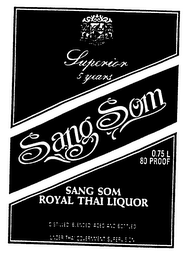 2520 SANG SOM 1977 SANG SOM SUPERIOR 5 YEARS SANG SOM ROYAL THAI LIQUOR 0.75L 80 PROOF DISTILLED. BLENDED. AGED AND BOTTLED UNDER THAI GOVERNMENT SUPERVISION logo