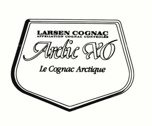 ARCTIC XO LE COGNAC ARCTIQUE LARSEN COGNAC APPELLATION COGNAC CONTROLÉE logo