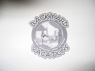 BACKYARD VACATIONS "GREAT GETAWAYS CLOSE TO HOME" logo
