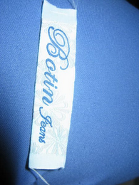 BOTIN JEANS WITH EMBROIDERS THE FLOWER logo