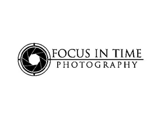 FOCUS IN TIME PHOTOGRAPHY logo