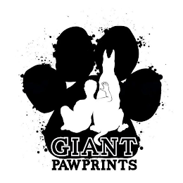 GIANT PAW PRINTS logo