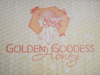 GOLDEN GODDESS HONEY logo