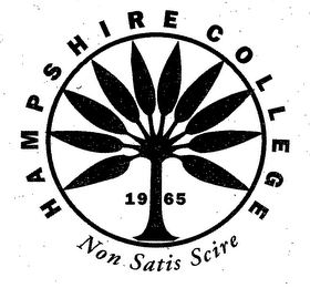 HAMPSHIRE COLLEGE NON SATIS SCIRE 1965 logo