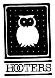HOOTERS logo
