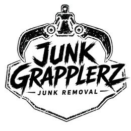 JUNK GRAPPLERZ JUNK REMOVAL logo