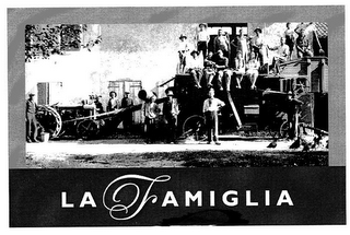 LA FAMIGLIA logo
