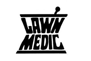 LAWN MEDIC logo