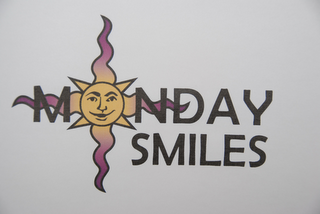 MONDAY SMILES logo