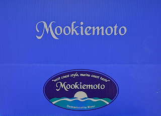 MOOKIEMOTO "WEST COAST STYLE, MAINE COAST TASTE" DAMARISCOTTA RIVER logo