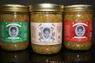 MRS. MINNIE'S KITCHEN  THE SECRET TO SOUL FOOD HEAVEN. logo