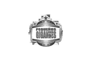 PEQUEÑOS GIGANTES logo