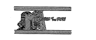 QUEEN OF THE NUTS logo