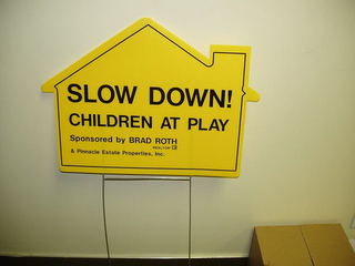 SLOW DOWN ! CHILDREN AT PLAY logo