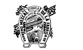 SUPREMO MEZCAL DE LA FABRICA DE logo