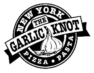 THE GARLIC KNOT NEW YORK PIZZA PASTA logo