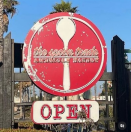 THE SPOON TRADE AMERICAN EATERY logo