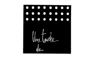 UNE TOUCHE DE logo