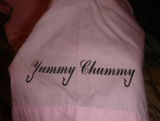 YUMMY CHUMMY logo